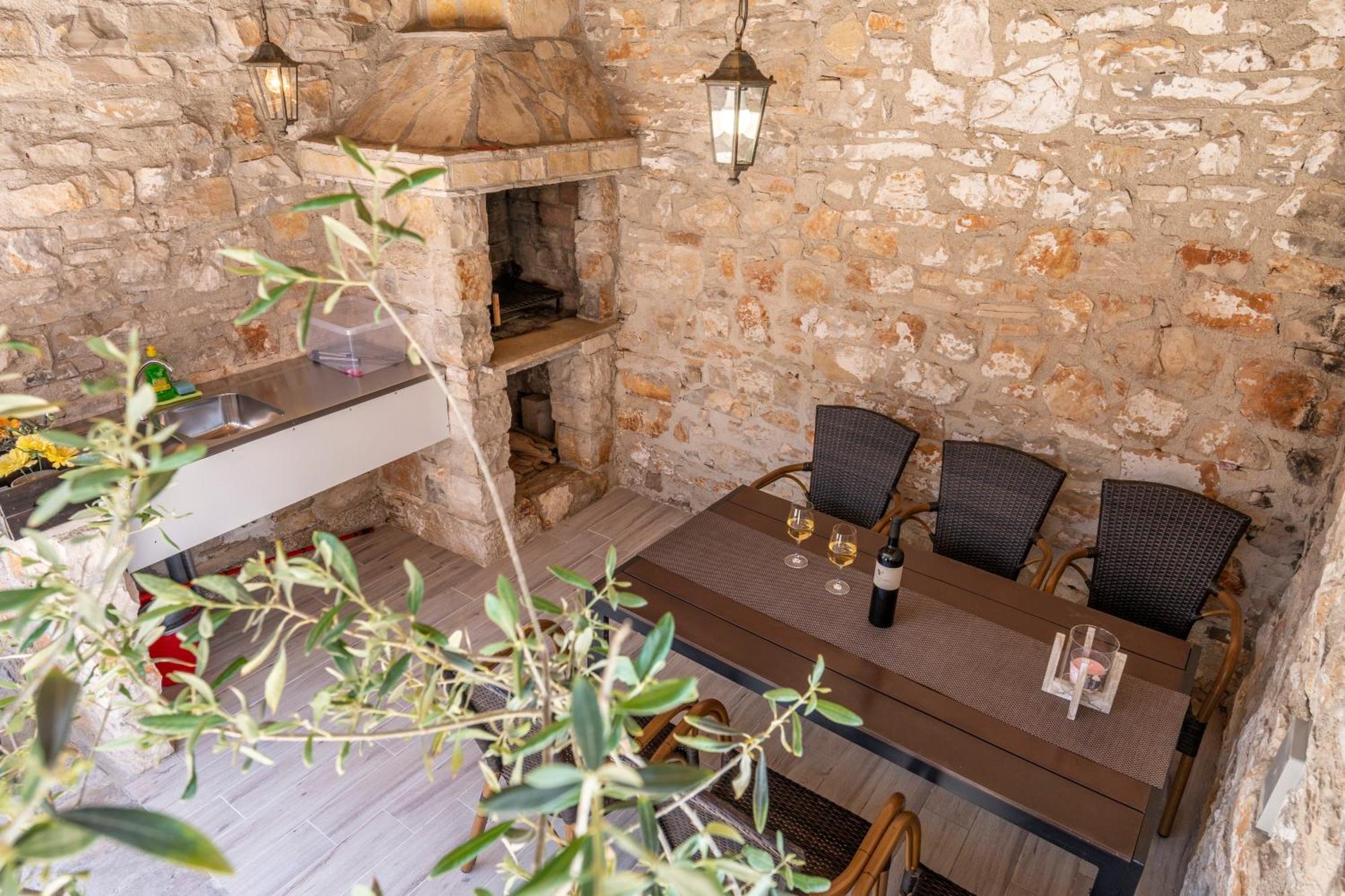 Apartment Anitea Pula Extérieur photo